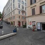 Monti Colosseo Family *