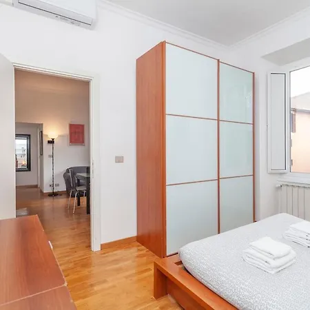 Monti Colosseo Family Apartament Rzym